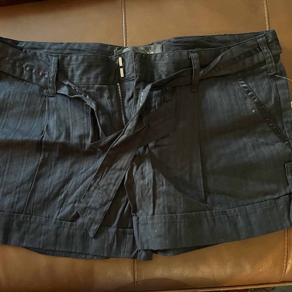 Billabong NWT Roll up Dbby Shorts - Size 9